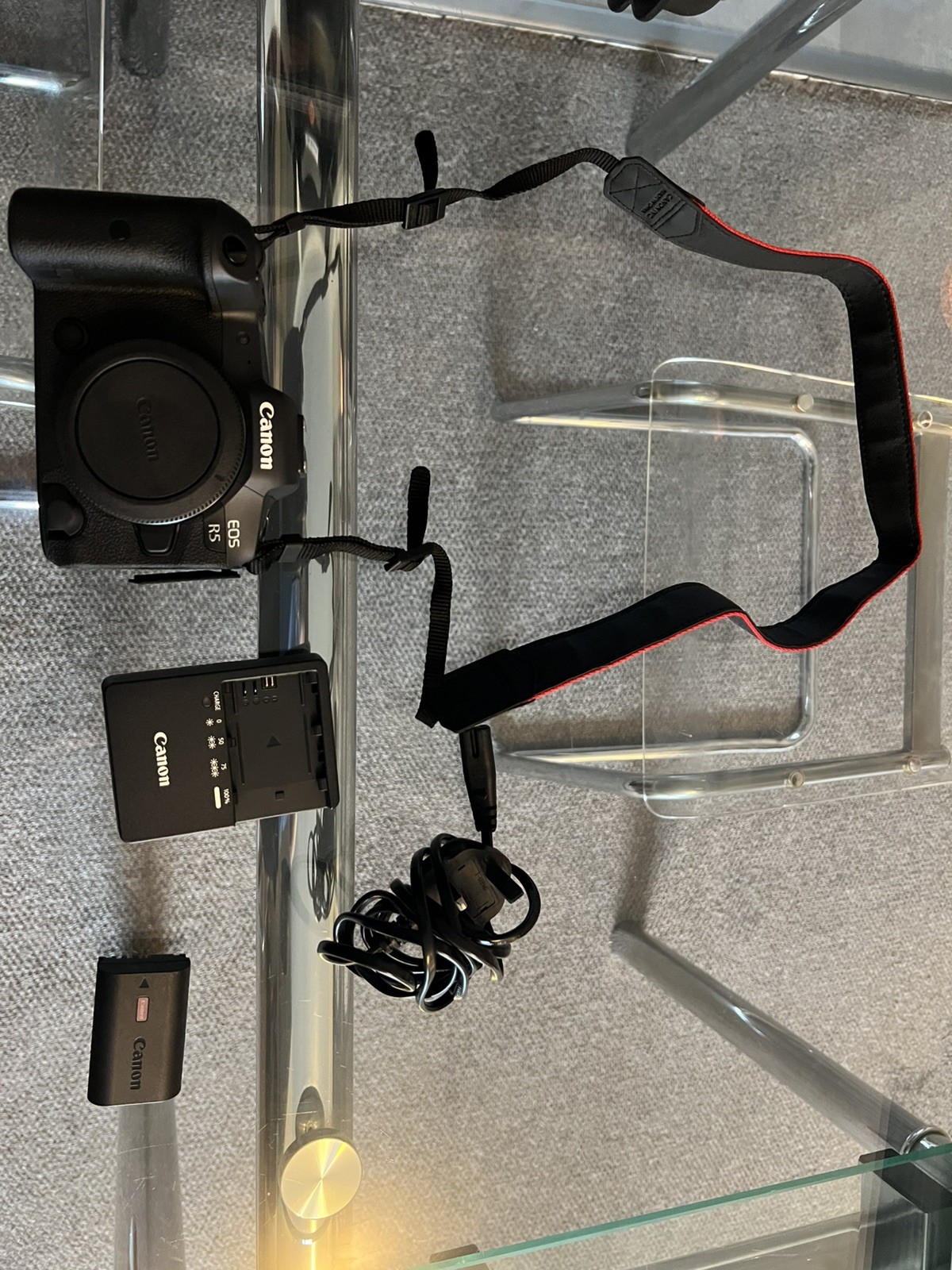 Canon EOS R5 Camera -Body, Battery, charger RRP: £3,149.99