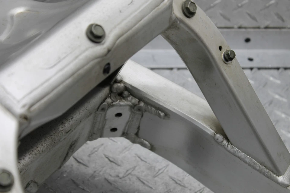 Yamaha YZF R6 2006 - OEM basculante trasero brazo de suspensión trasera Foto 4 de 4