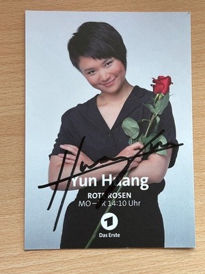 Yun Huang - Rote Rosen - Autogrammkarte original signiert - #42799