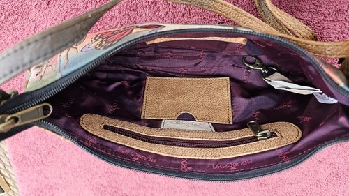 Bolso de hombro pequeño mariposa pavo real jadeado a mano Anuschka. - Imagen 8 de 9