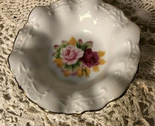 Plato pequeño vintage Lefton China con flores, sello de Japón en la parte posterior
