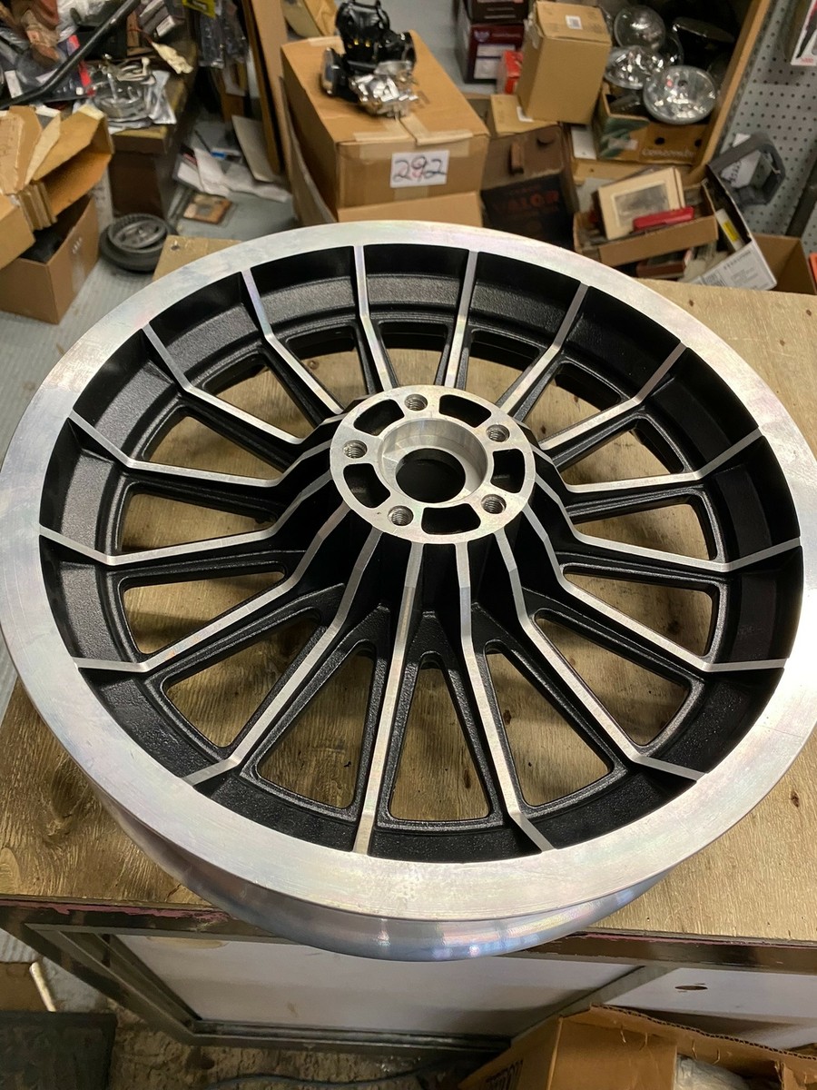 ハーレー純正　ファイアーファイターメダリオン　フラット NOS Rear Mag Wheel Harley FLT FXRT Enclosed Chain 1982-1983 OEM