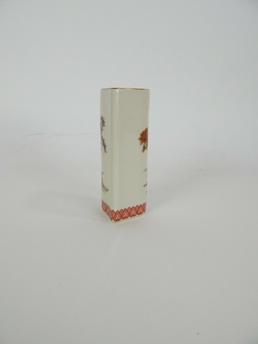 Vintage Japanese Shibata Porcelain Heart Shaped 6” Tall Vase - Picture 3 of 8