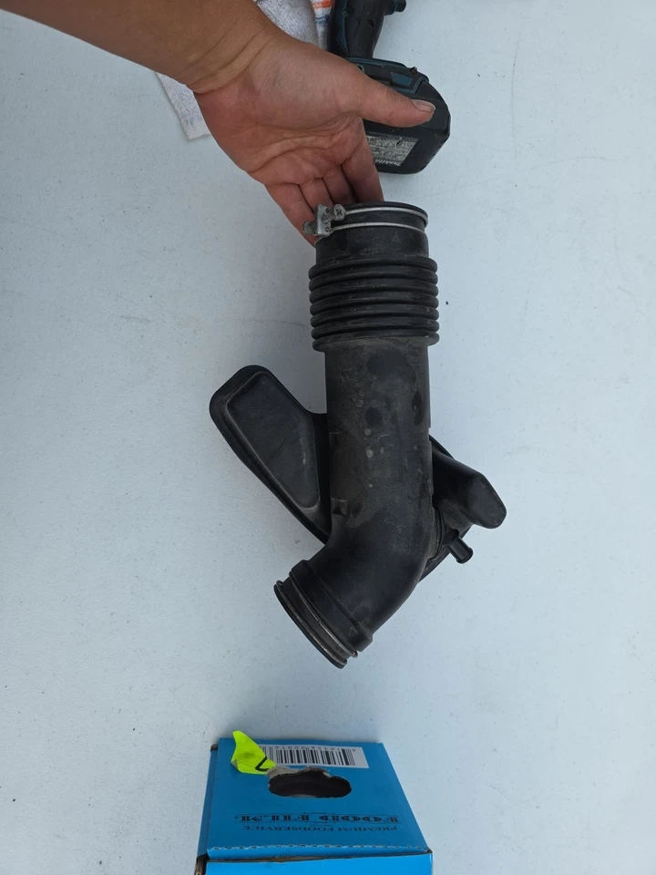 Lexus IS300 2001-2005 OEM resonador de admisión de aire 17860-46160  Foto 3 de 4