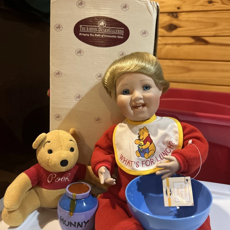 Новая винтажная фарфоровая кукла Winnie The Pooh — What's for Lunch в оригинальной коробке. - Изображение 2 из 4