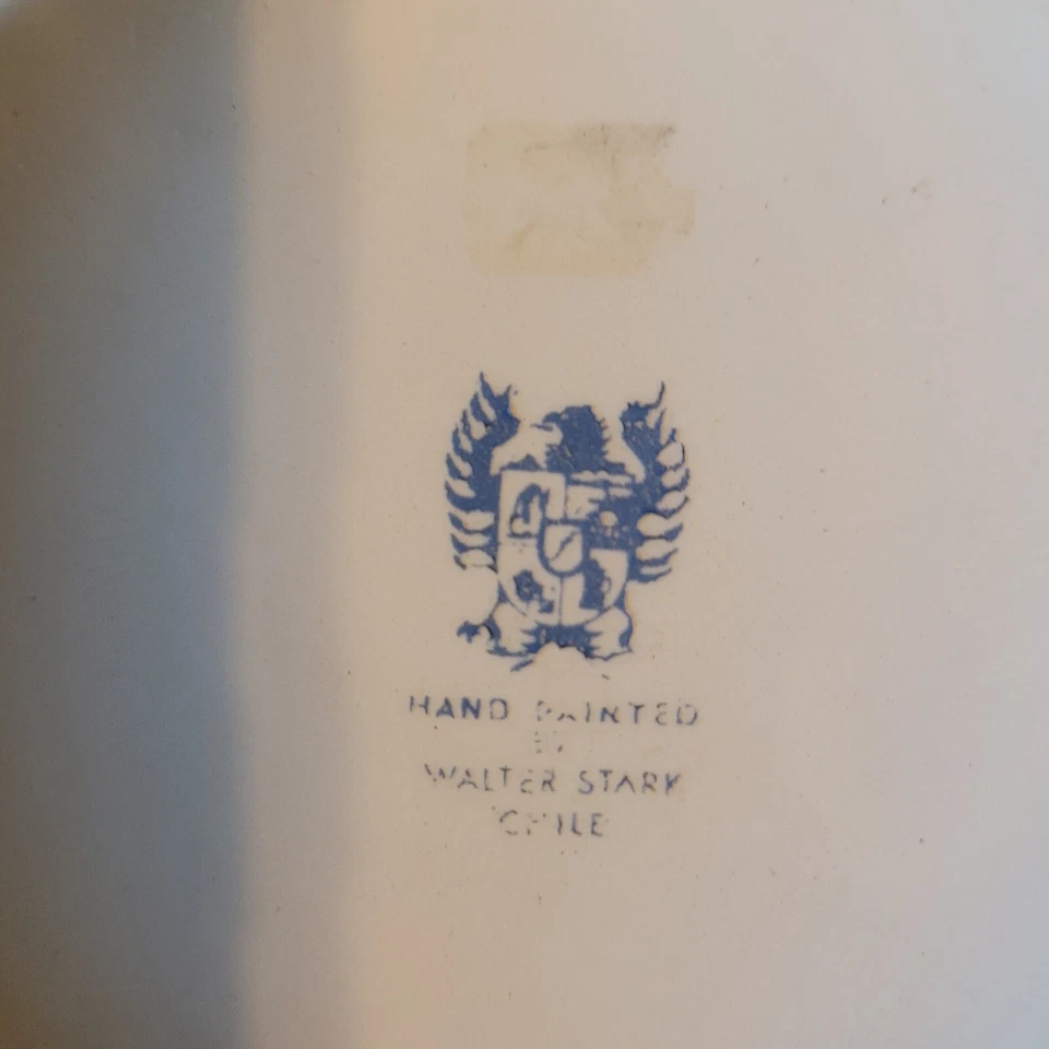 Rare Find Walter Stark made in Chile handpainted white vase with gold accents - Image 2 of 4
