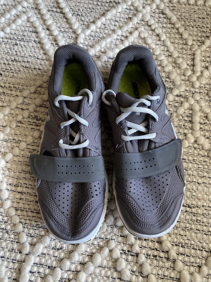 Zapatos para correr Under Armour para mujer grises blancos Micro G Renegade talla 7 - Imagen 2 de 4