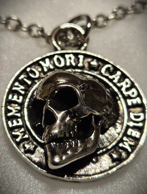 Memento Mori Carpe Diem Halsketten-Anhänger, Gothic, Accessoire, Geschenk Biker