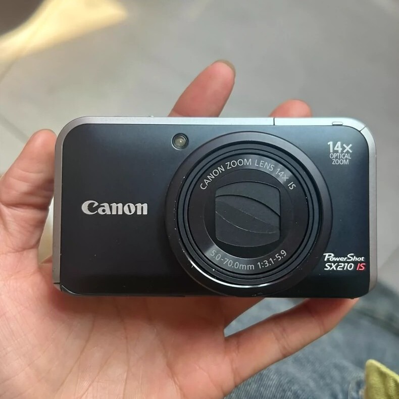 Canon Powershot SX210 IS Digital Camera 14.1MP 14X Optical Zoom