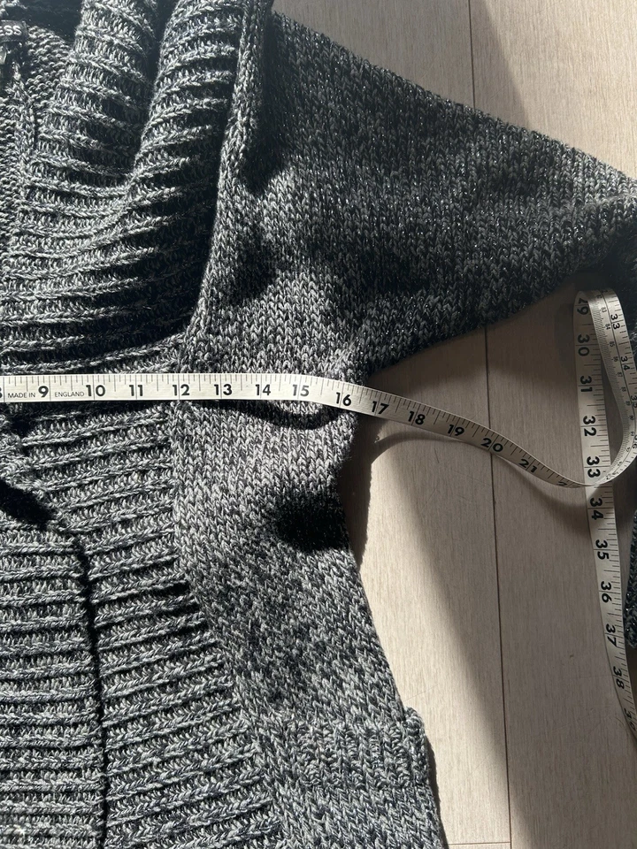 Cárdigan Express blanco y negro con cinturón talla XS Foto 4 de 4