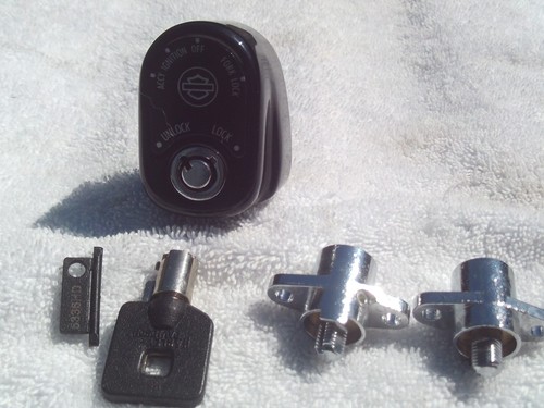 HARLEY DAVIDSON OEM Switch ignition Lock set lockset Touring  2014 -2023 black
