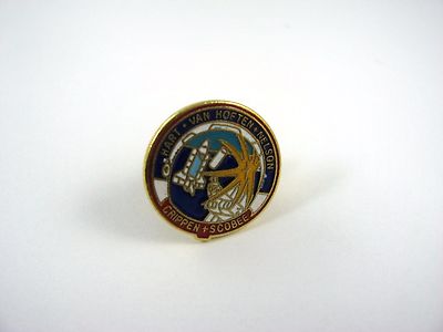 Vintage 1984 NASA STS-41-C Challenger Mission Pin Crippen Scobee Van Hoften Hart