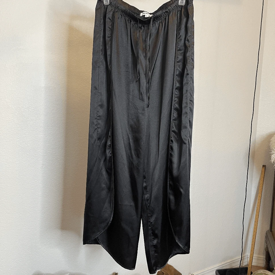 Juego de pijama BB Dakota negro satinado talla grande Foto 3 de 4