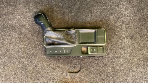 VW Atlas Transmission Gear Shifter Knob W/Console - Picture 2 of 4