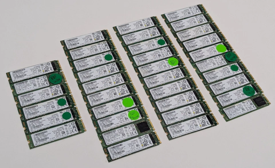 Lote de 36 unidades de estado sólido SK hynix 128 GB SATA 2280 M.2 SSD modelo mixto - borradas Foto 2 de 4