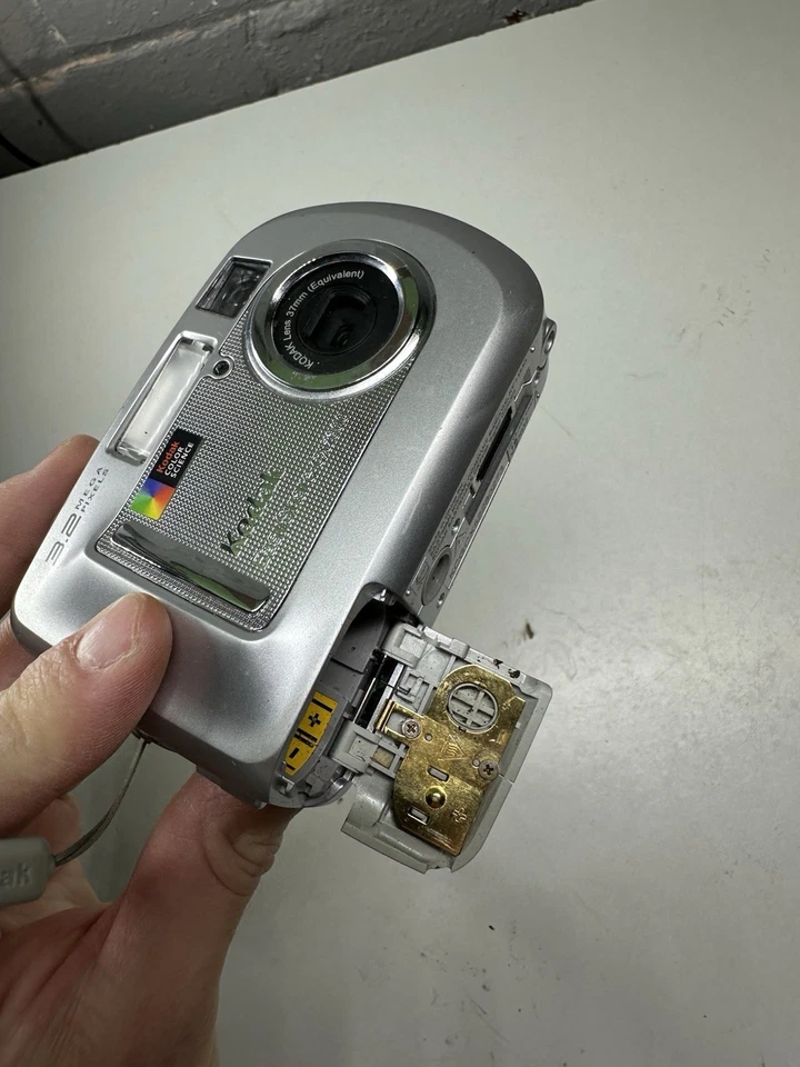Kodak CX7300 EasyShare 3.2MP Digital Camera Silver, Untested - Image 4 of 4