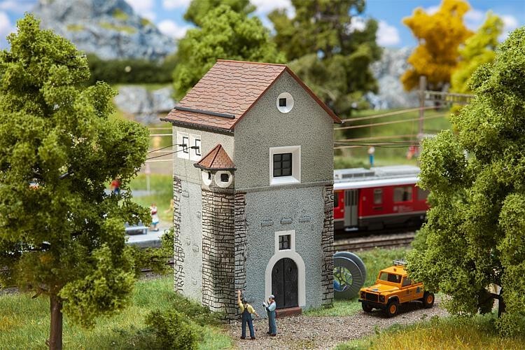 Maquette bâtiment de commutation Ardez Faller 120267 pour train HO