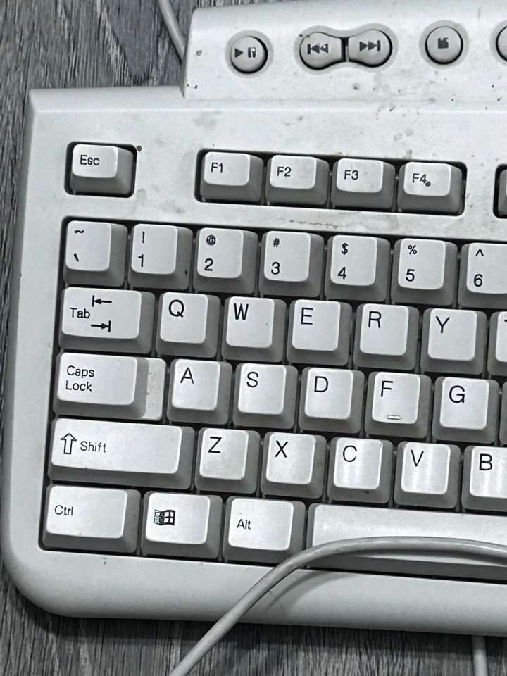 Vintage Compaq USB Multimedia Keyboard White Model No KU-9978 - Image 2 of 4