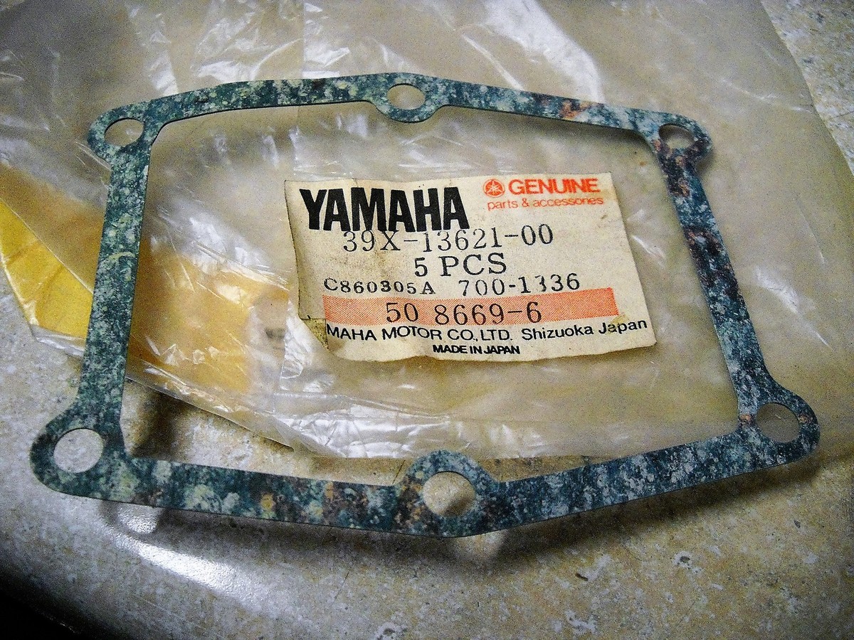 NOS OEM Yamaha Valve Seat Gasket 1984-93 YZ250/490 Comp moto WR500