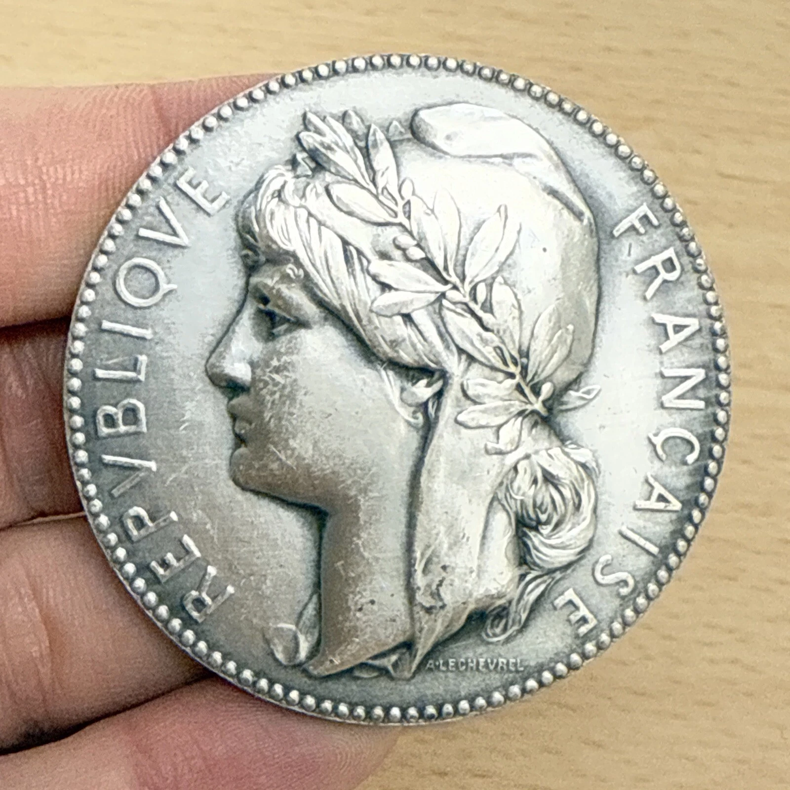 Médaille République Française Bureau D’assistance Judiciaire En Bronze