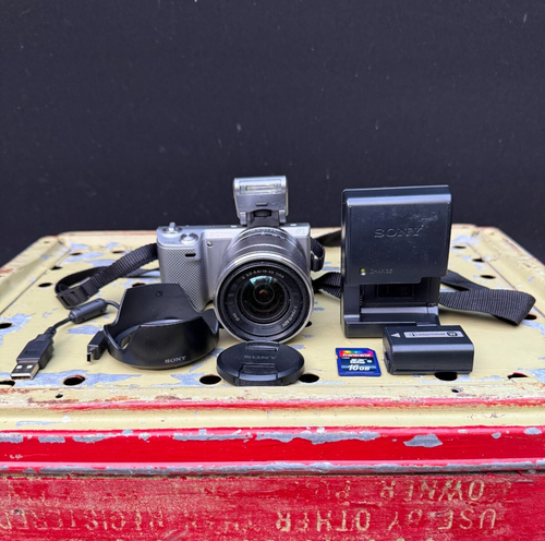 Sony Nex-5N DSLR Kit Flash, ,18-55mm Lens, Cap battery charger Memory More READ - Picture 2 of 6