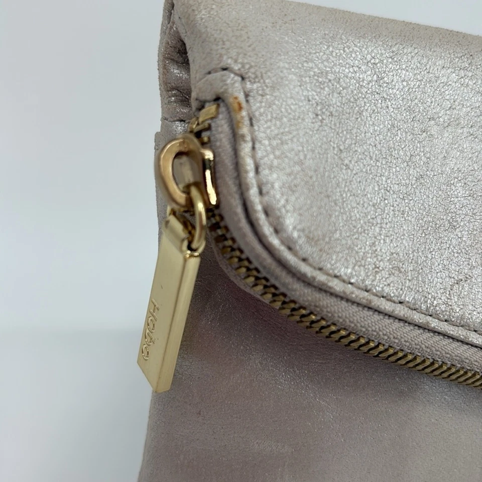 Bolso de mano Hobo Oyster de cuero opalescente para mujer Foto 4 de 4