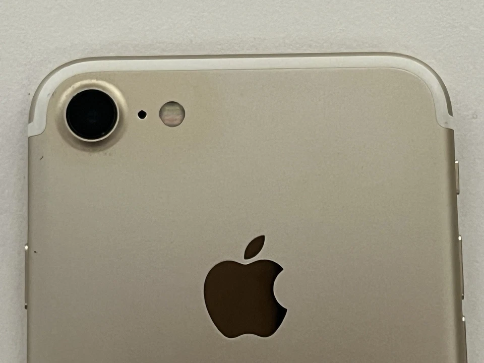 Apple iPhone 7 (A1778) Unlocked - Tested & Working- Batt Health 80% - No Cracks - Image 4 of 4