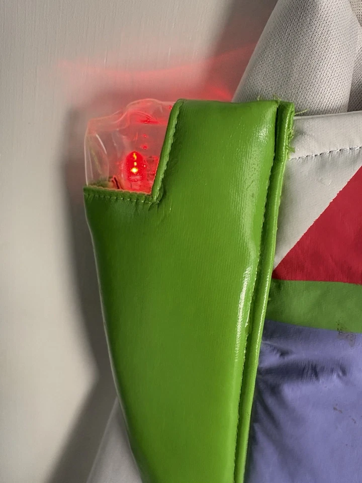 Disney Store 7/8 Buzz Lightyear Disfraz Halloween Vestir Iluminar Alas Foto 4 de 4