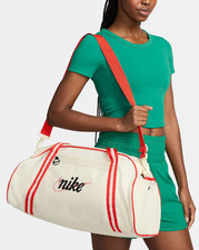Nike - DH6863-113 Gym Club Retro Women Training Duffle Bag 24L Coconut Milk Red
