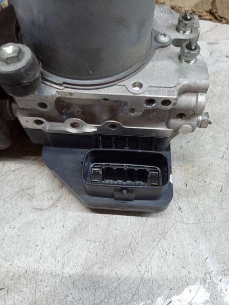 2006 - 2011 Toyota Rav4 2.5L Antilock Brake Assembly 44540-0R050 - Image 2 of 4