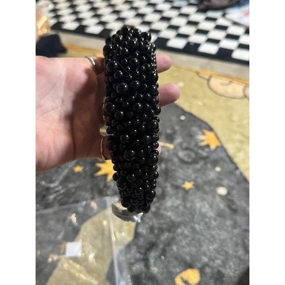 Accesorio para el cabello adornado diadema acolchada con cuentas negras Free People Foto 2 de 4