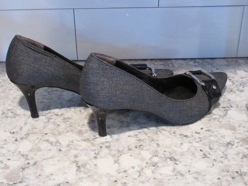 NINE WEST HORSESHOE BUCKLE ACCENT BLACK GRAY 2 1/2" HEEL SHOES SIZE 7M - Picture 2 of 4