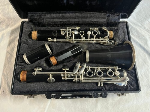Beltone Bundy clarinet With Case Complete