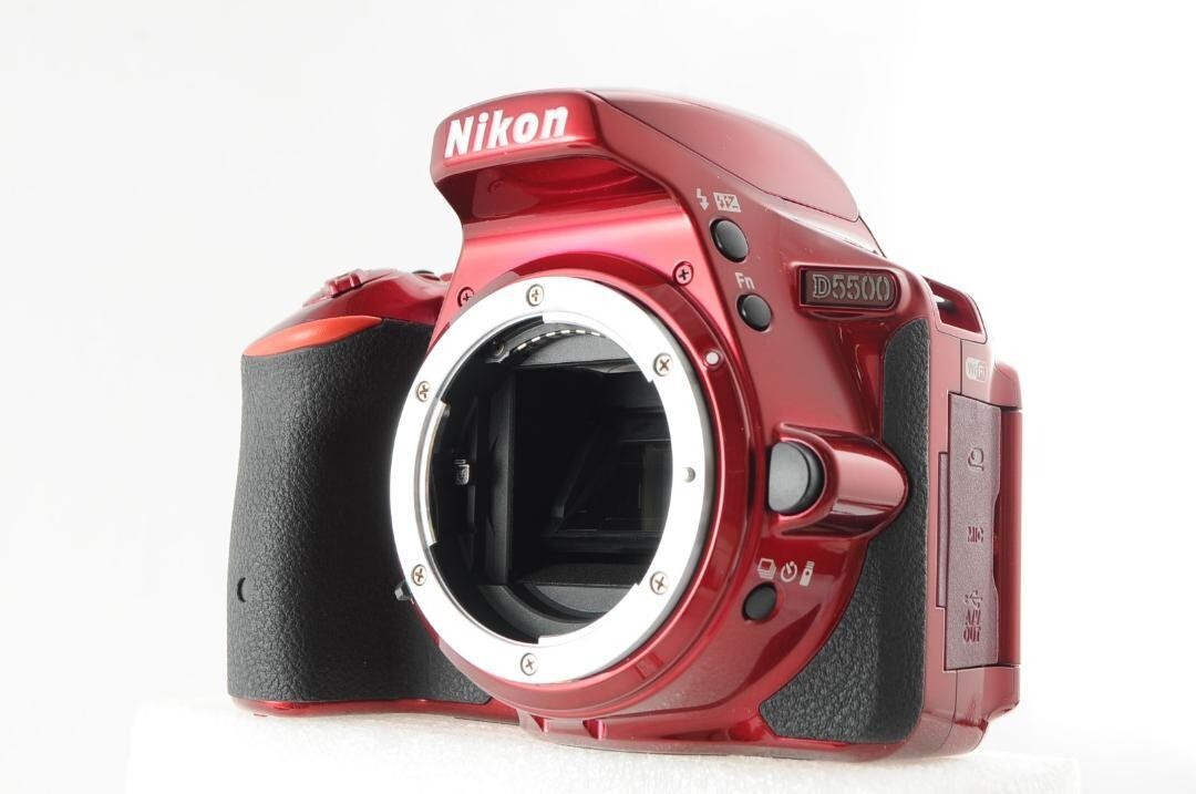 Near Mint Nikon D5500 24.2MP Digital SLR Camera Body Red From