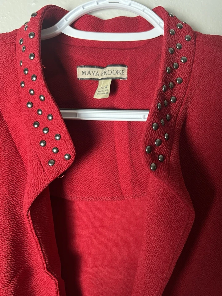 Chaqueta de Noche Maya Brooke Carmesí De Colección Almohadillas para el Hombro Cuello Tachonado Talla 22W Foto 3 de 4