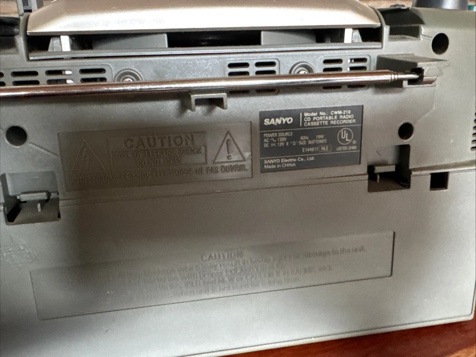 Sanyo Estéreo Boom Box Radio AM/FM Reproductor de CD Cassette Grabadora CWM-210 Probado Foto 3 de 4