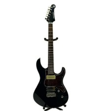 Guitarra eléctrica Yamaha PACIFICA611 con pequeños arañazos y suciedad