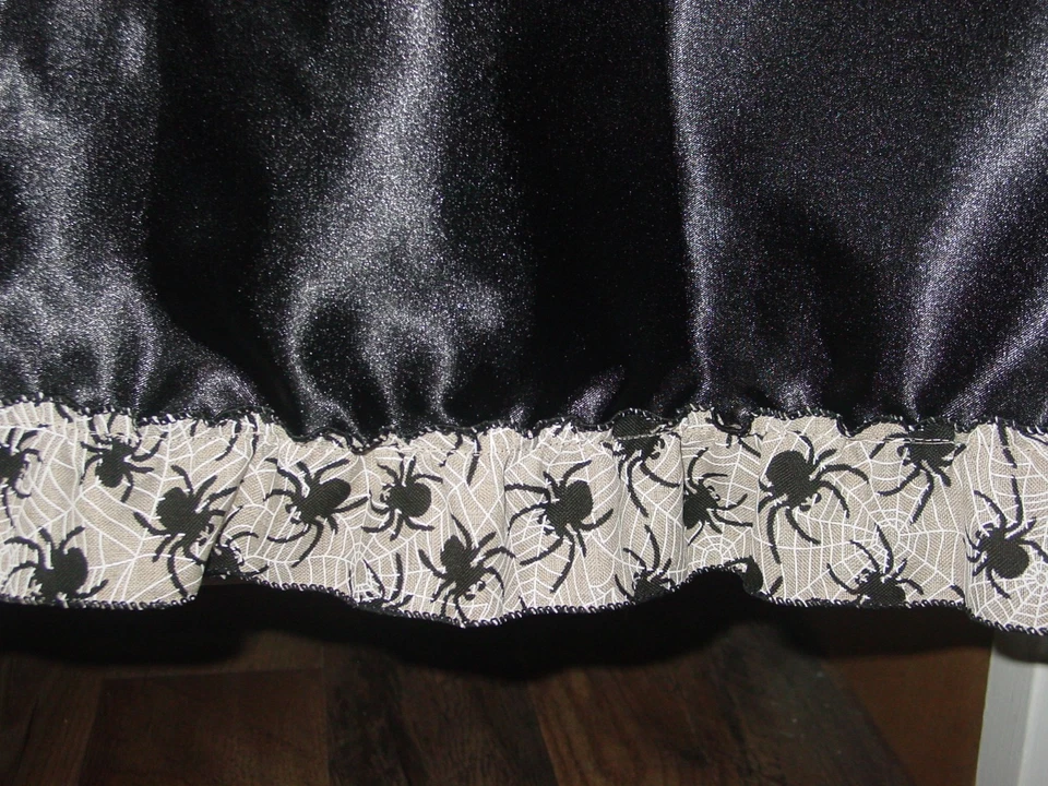 Halloween Negro Satén Medio Deslizamiento Blanco Araña Borde 28"-48" Sissy-XXL 1X 2X NUEVO Foto 3 de 3