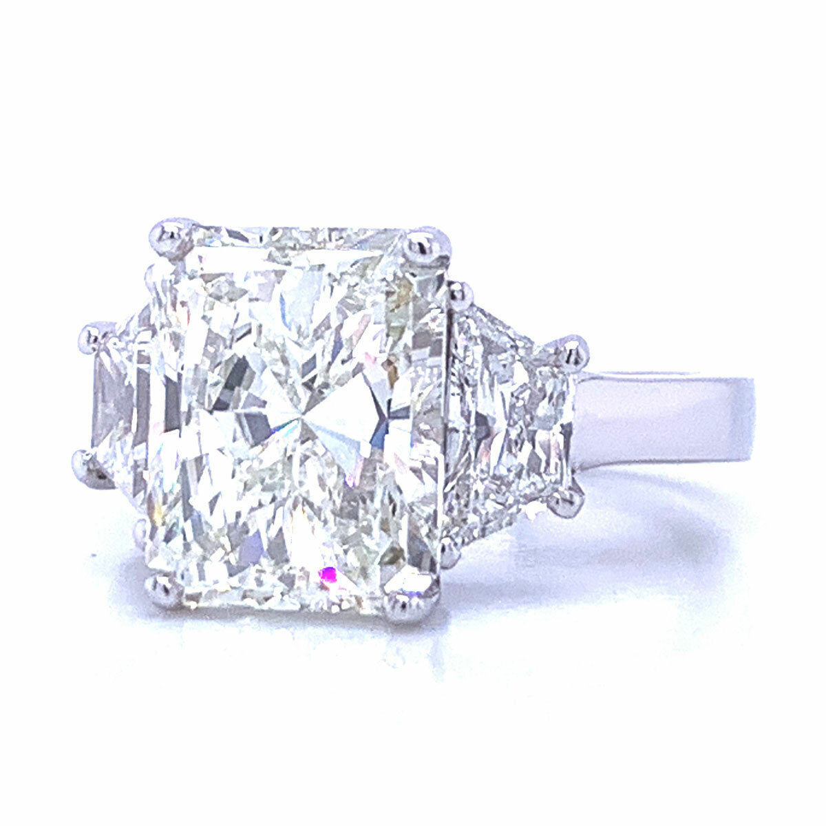 6.00 ct G VS2 IGI Radiant Cut Lab Created Diamond Engagement Ring 14K