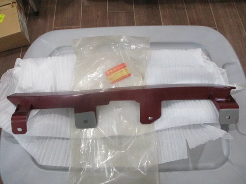 MOULDING, RH (MAROON)