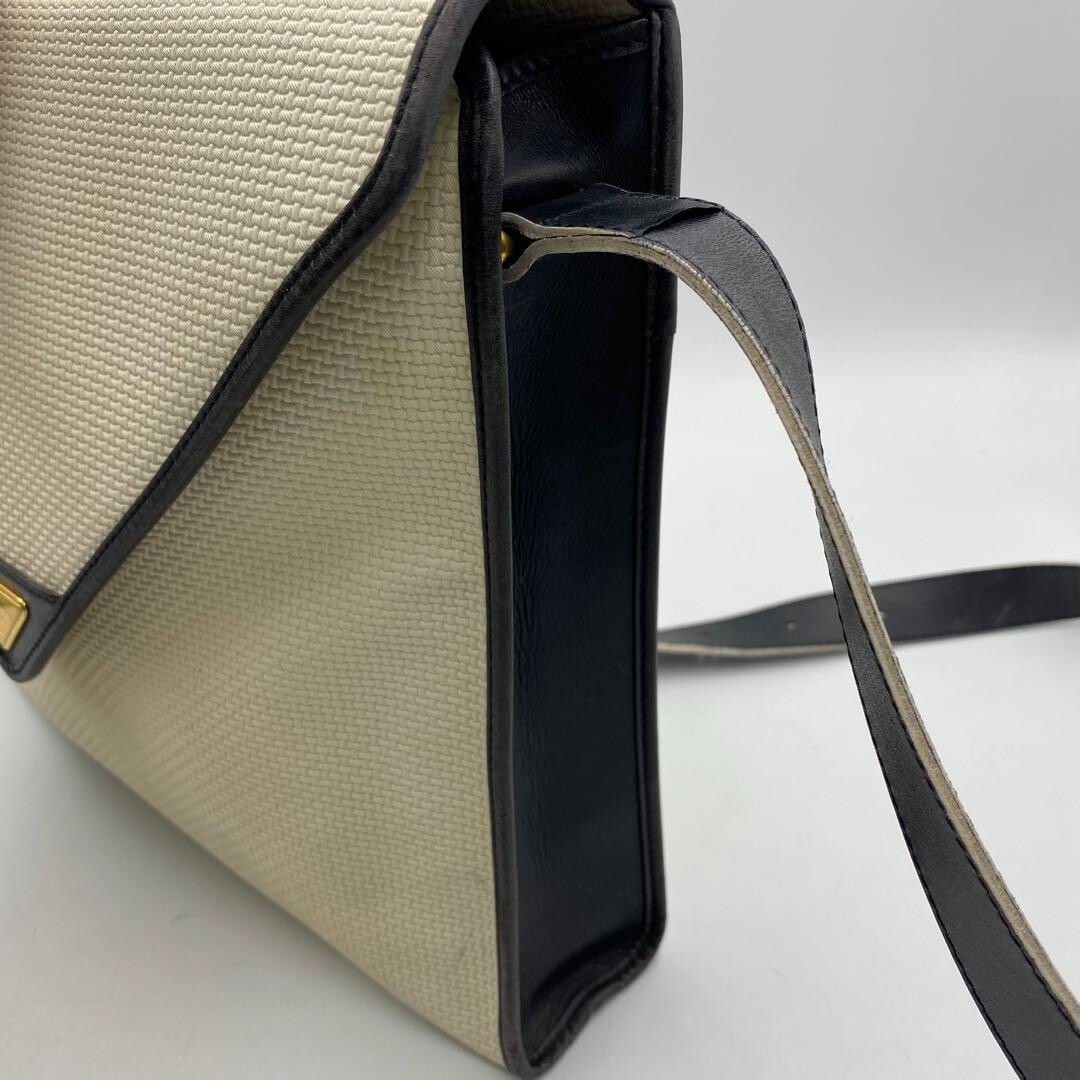 Borsa a tracolla YVES SAINT LAURENT Cassandra in pelle PVC bianca con borsa portaoggetti