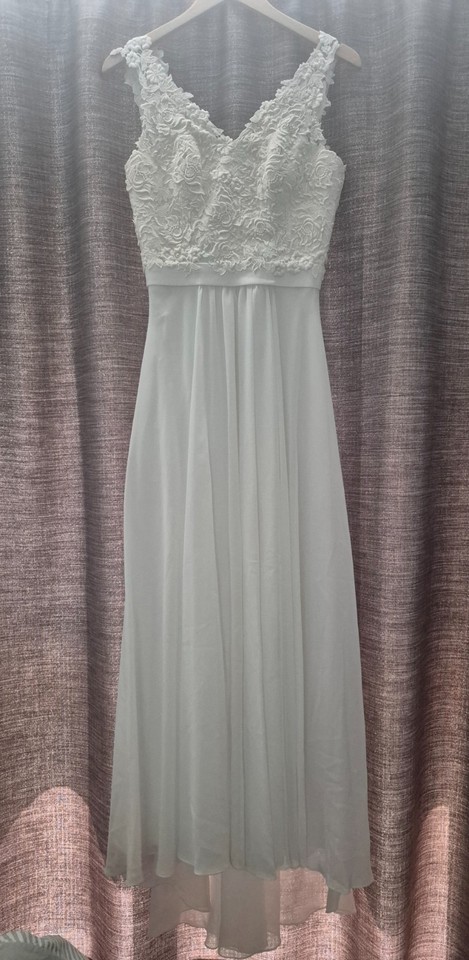 Wedding gown or Debutante ball dress in size 8, Ivory.