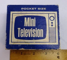 VINTAGE 1960 FUNNY NOVELTY GAG GIFT MINI TELEVISION BOX wGol ADULT JOKE BOOBTUBE