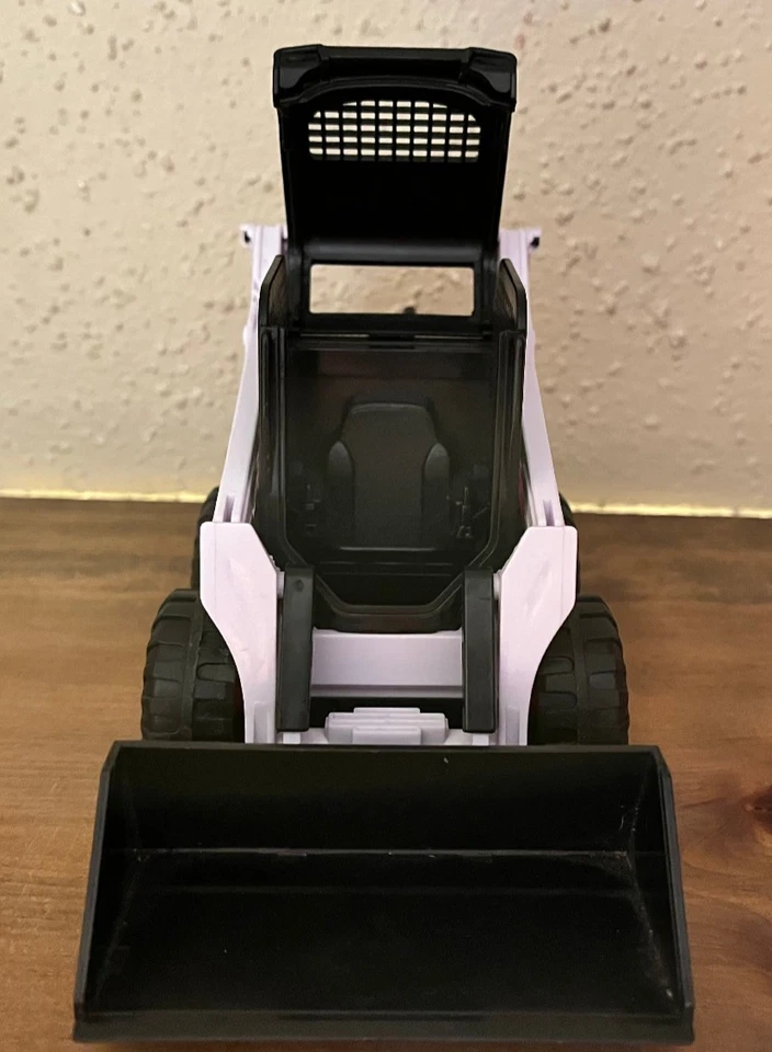 Bobcat S450 Skid-Steer Loader New Bright Plastic AMAZING SHAPE - Image 4 of 4