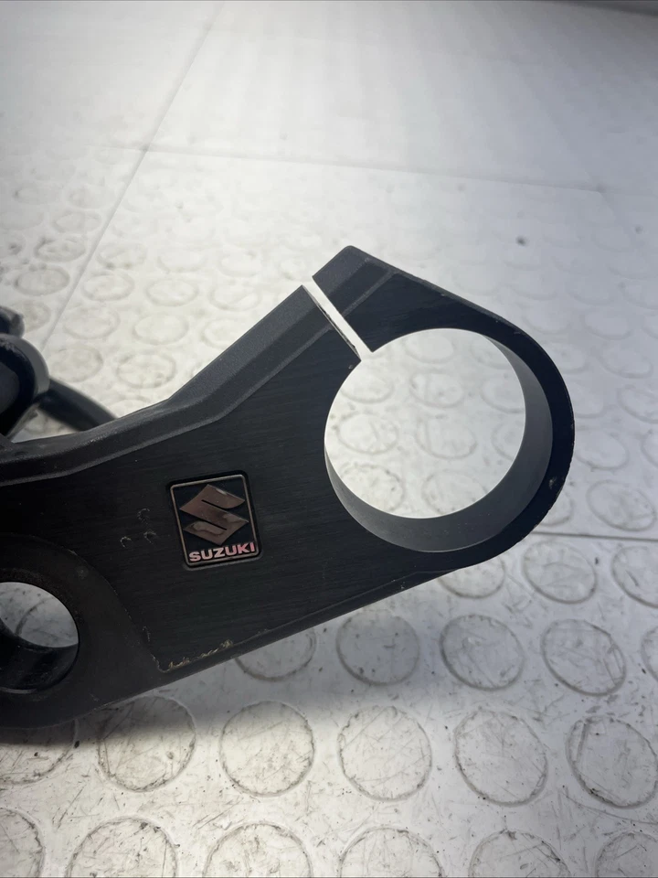 2007-2008 SUZUKI GSXR 1000 OEM USADO ÁRVORE TRIPLA SUPERIOR COM IGNIÇÃO SEM CHAVE - Imagem 3 de 4