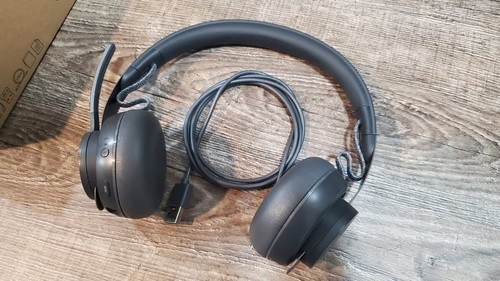 Logitech Zone Wireless Bluetooth Headset w/ USB Dongle - Afbeelding 4 van 9