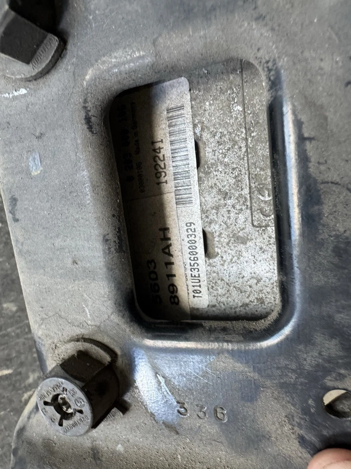 Радарный блок 56038911AH для адаптивного круиза от 2011 Dodge Durango - Изображение 3 из 4