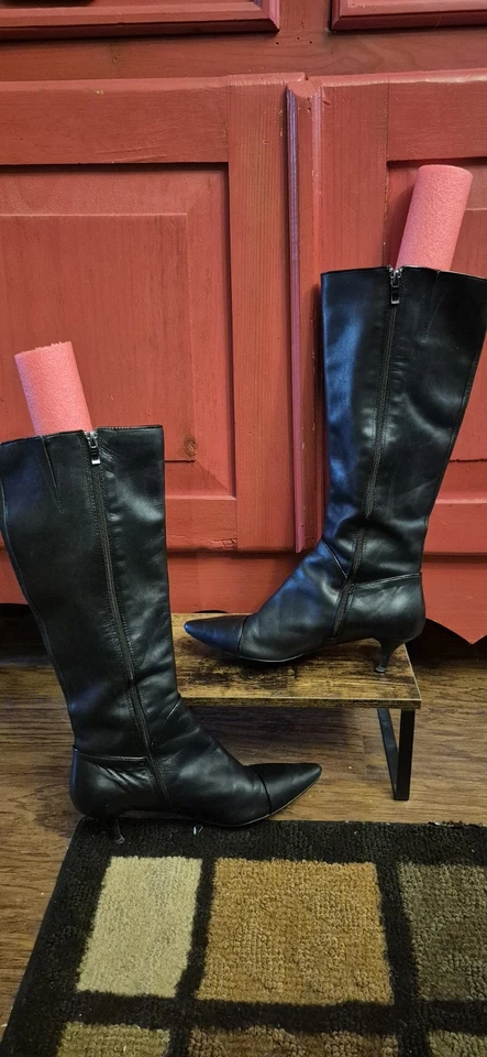 Difícil de Encontrar Ellen Tracy BARB Bota 8.5 M Cuero Negro Elegante Gatito Tacón Charol Acento Foto 2 de 4