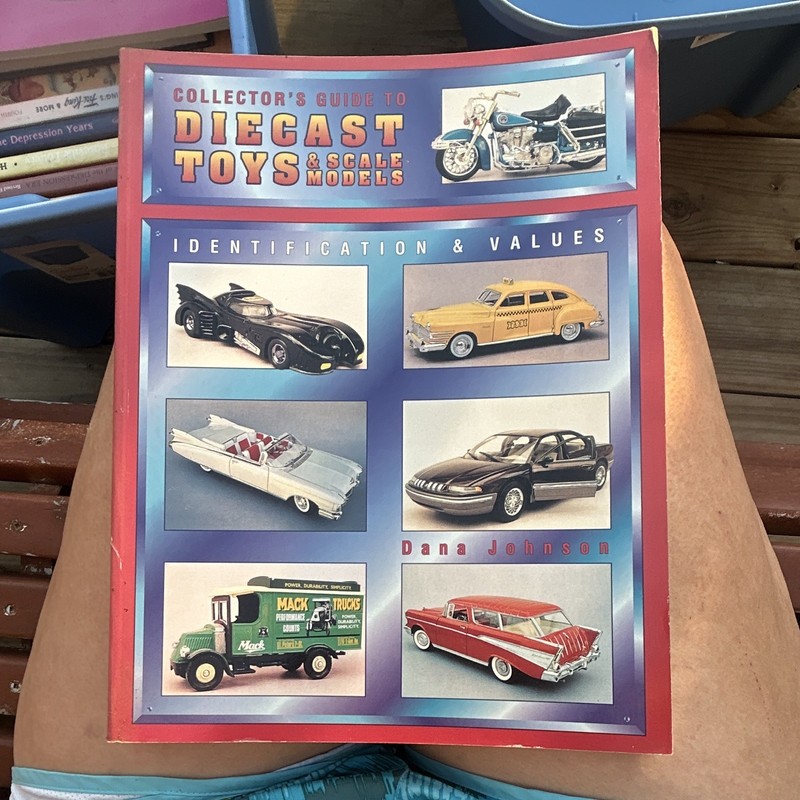Collector Books Collector’s Guide to Diecast Toys & Scale Model Values Book