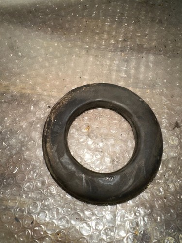 W124 Federunterlage hinten W201 2er Gummi 2013251044